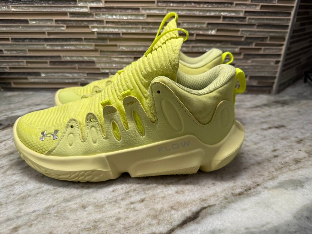 UA Flow Breakthru 4 Neon Basketball Shoes W9.5 NO LACES OR INSOLES